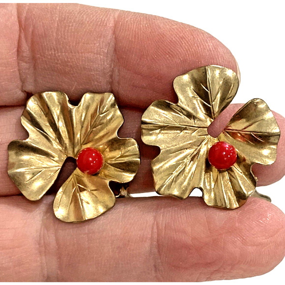 Vintage clip on earrings red beads textured dimensional golden lotus lily pad - Picture 4 of 6